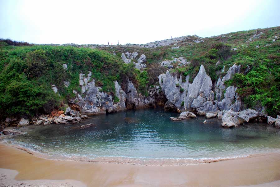Vista de Playa de Gulpiyuri